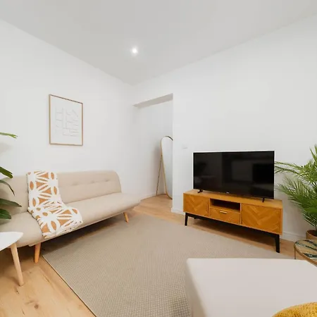 Rc - Air-conditioned - Beautifully Designed In The Heart Of Lisbon, Bright, Stylish And Exceptionally Located