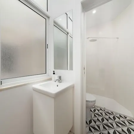 Rc - Air-conditioned - Beautifully Designed In The Heart Of Lisbon, Bright, Stylish And Exceptionally Located * Lisboa