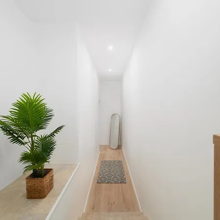 Rc - Air-conditioned - Beautifully Designed In The Heart Of Lisbon, Bright, Stylish And Exceptionally Located Lägenhet *