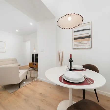 Rc - Air-conditioned - Beautifully Designed In The Heart Of Lisbon, Bright, Stylish And Exceptionally Located Lägenhet Lisboa