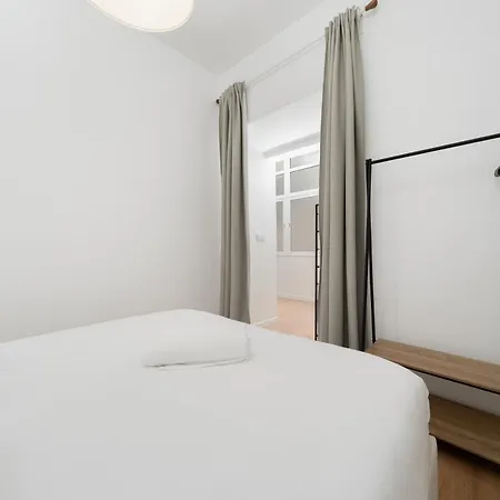 Rc - Air-conditioned - Beautifully Designed In The Heart Of Lisbon, Bright, Stylish And Exceptionally Located Lägenhet *
